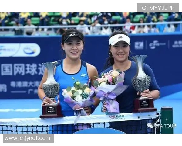 西安网球队的团队协作揭秘:网球巨献背后的默契与拼搏精神 西安网球队的团队协作揭秘:网球巨献背后的默契与拼搏精神